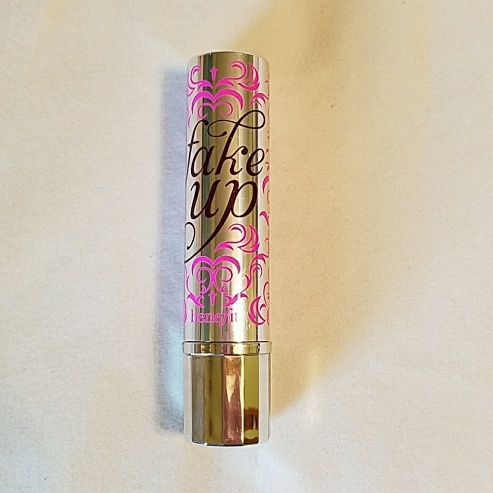 💖 HP 5/4💖 Fake Up Concealer by Benefit!